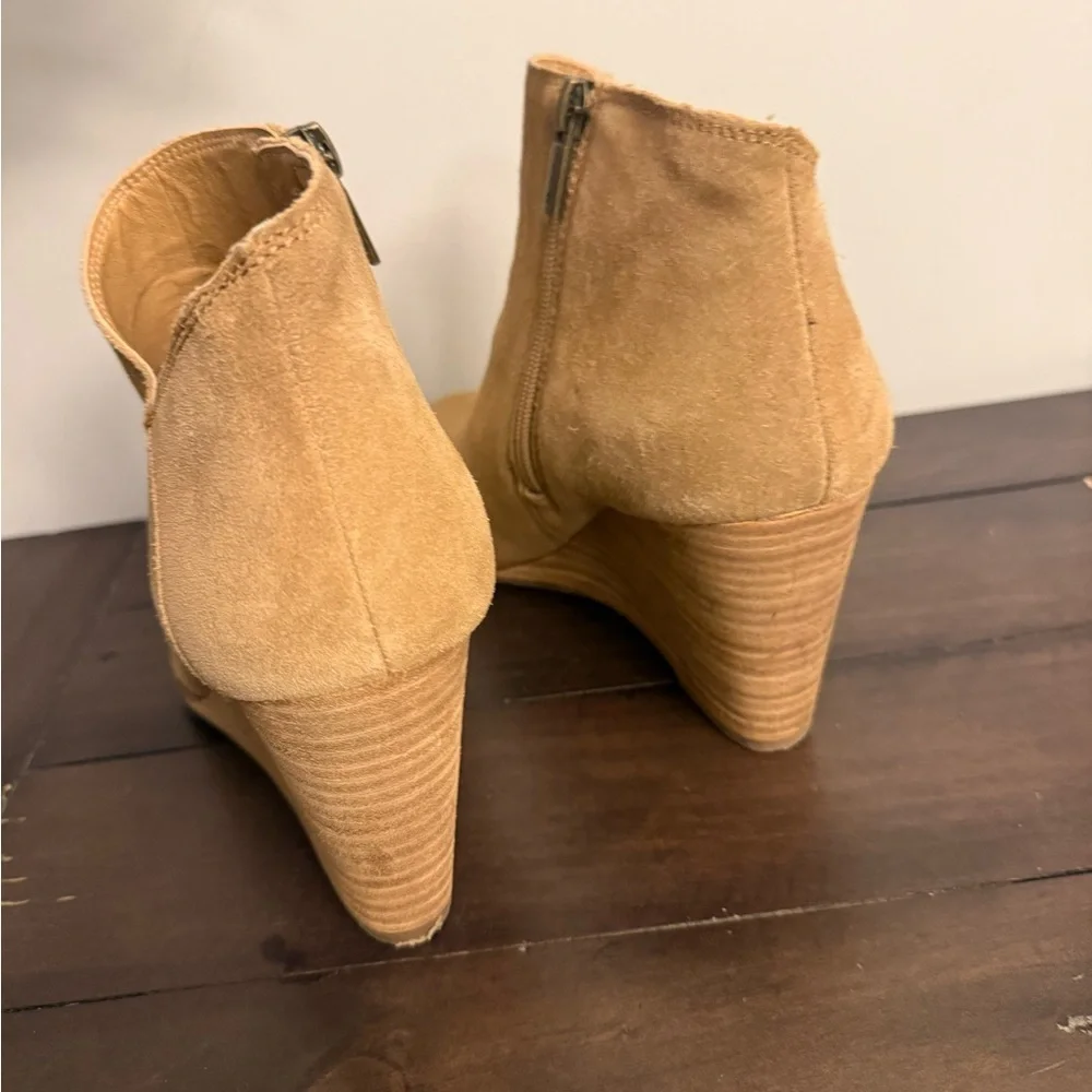 Lucky Brand Tan Yakeena Wedge Booties